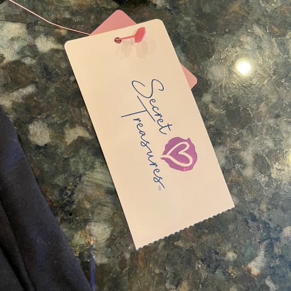 SECRET TREASURES Stretchy Black with White Trim Top - Picture 8 of 9